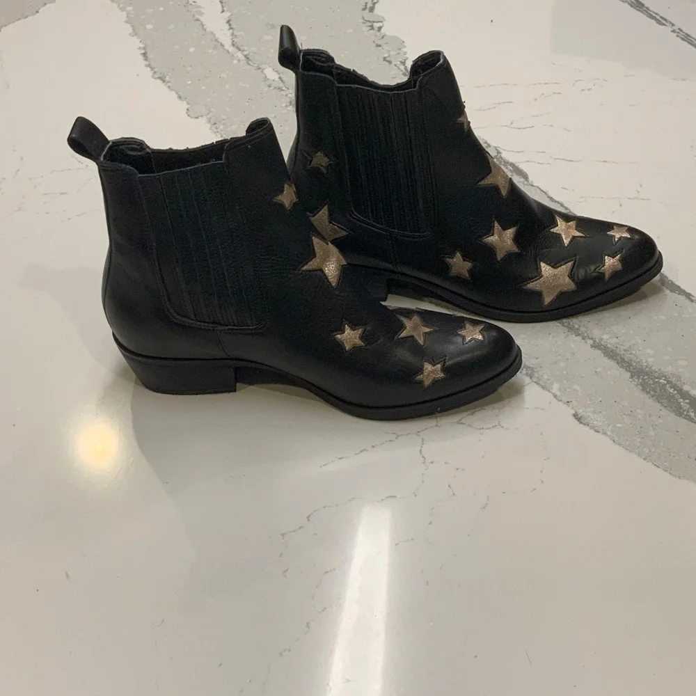 Matisse Black and Gold Star Ankle Boots Women’s 8.5 Never Worn - Picture 4 of 6